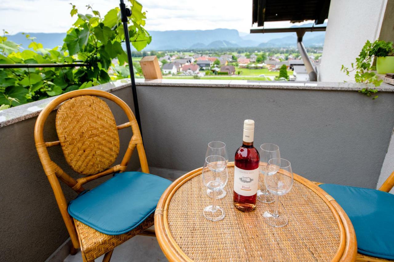 Apartment With View Zirovnica Екстериор снимка