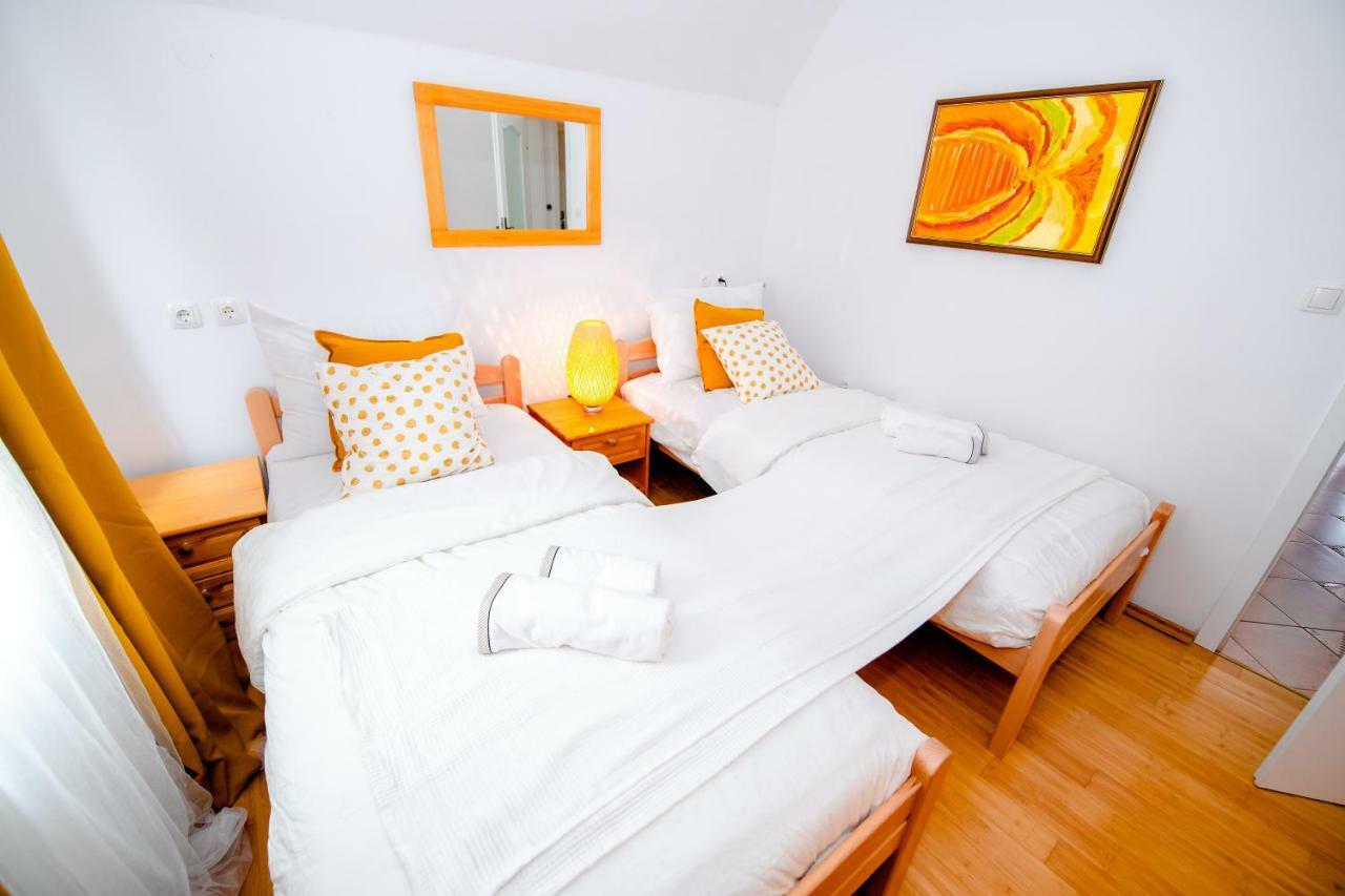Apartment With View Zirovnica Екстериор снимка