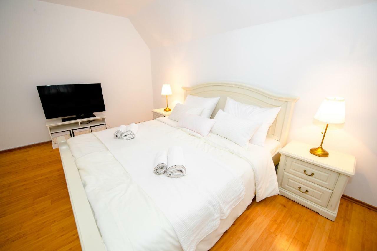 Apartment With View Zirovnica Екстериор снимка